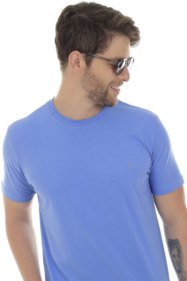 CAMISETA MASCULINA BÁSICA AZUL BEBÊ IDIOS