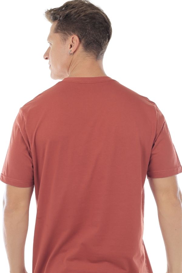 CAMISETA MASCULINA BÁSICA TERRACOTA IDIOS