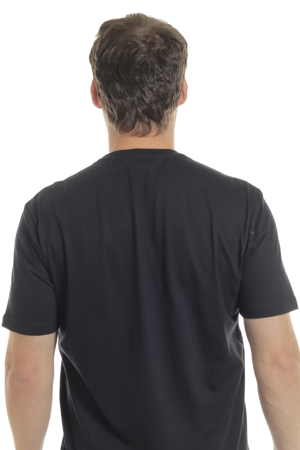 CAMISETA MASCULINA BÁSICA PRETA IDIOS