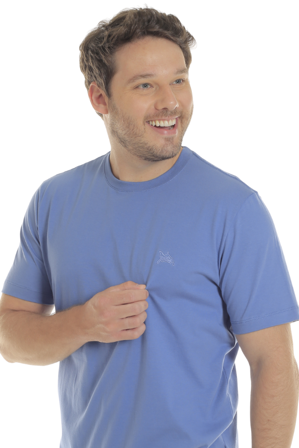 CAMISETA MASCULINA BÁSICA AZUL JEANS IDIOS