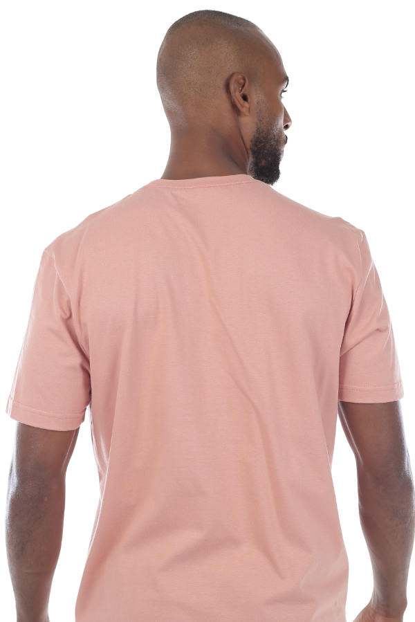 CAMISETA MASCULINA BÁSICA ROSA BEBÊ IDIOS